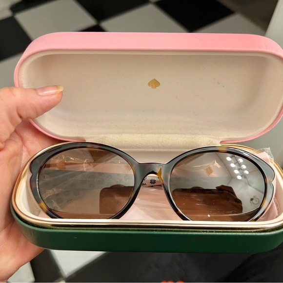 Kate spade sunglasses new in case. Just got in. come with a free designer gift - Picture 2 of 9